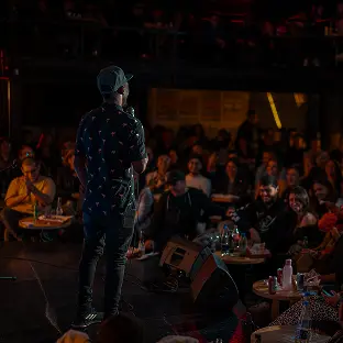 Más de 20 shows al mes